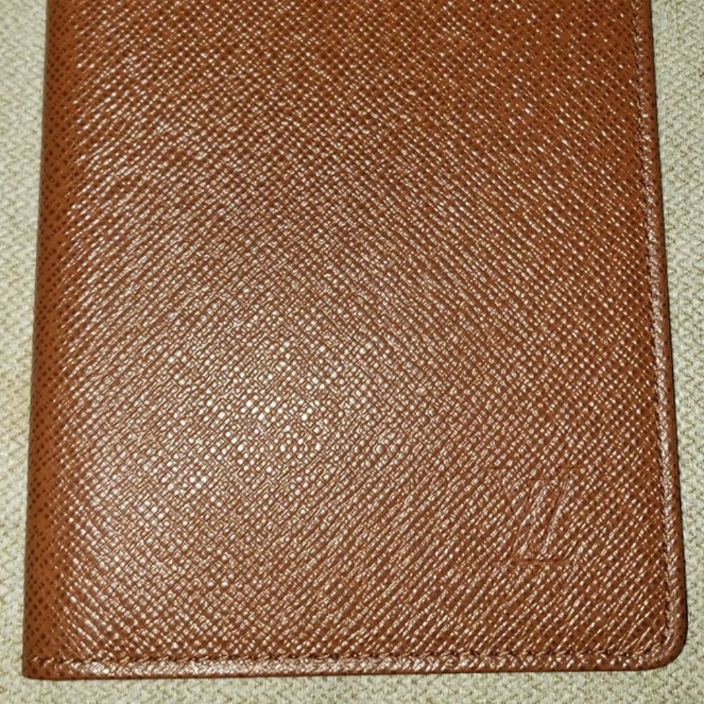 LV Porte Cult Vertical Taiga Leather Wallet